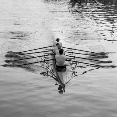 1016  Ruderer im Abendlicht SW